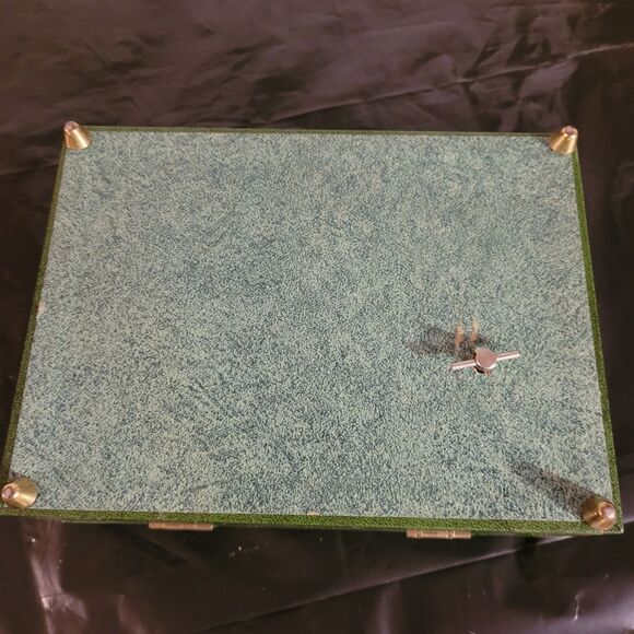 Vtg Green /gold Trim Music Jewelry Box Gokd Velvet Inside 2 Sections - Picture 10 of 14